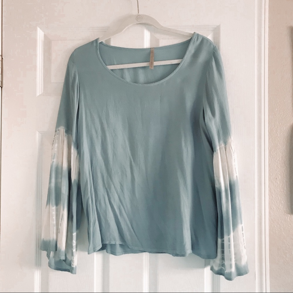 Foley blue and white top